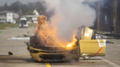 全球最大保险公司AXA伪造特斯拉电池起火测试：车辆没安装电池，使用烟火模拟